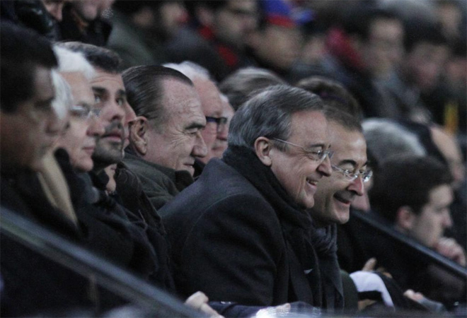 Florentino Prez disfrut como haca tiempo que no lo haca en el Camp Nou. El partido dar moral a los blancos pensando en Old Trafford.