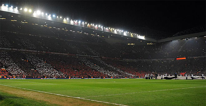 As luci Old Trafford cuando el Manchester United y el Real Madrid saltaron al terreno de juego.