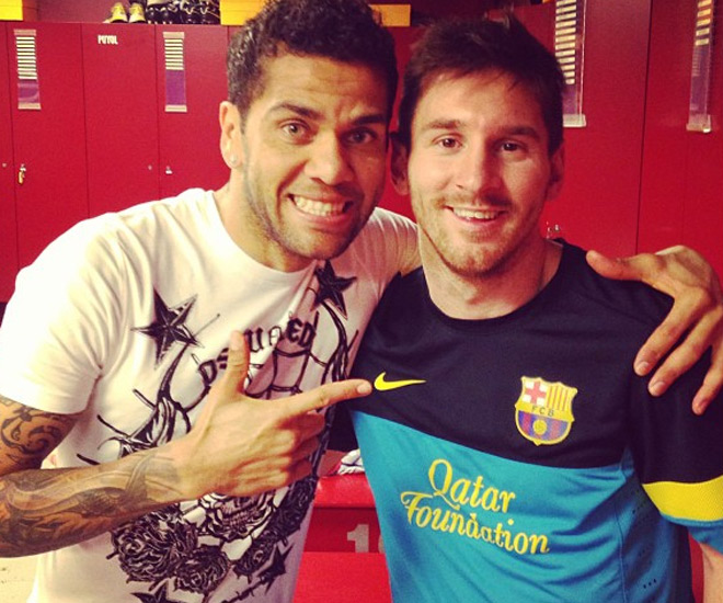 Alves seala a Messi y le deja un mensaje: "Estamos hablando de cuatro Balones de Oro".