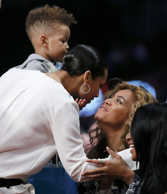 El cantante y productor Jay-Z tiene previsto dejar de ser copropietario de los Nets, y con l su bella y famossima esposa Beyonce, para convertirse en agente de jugadores