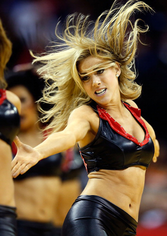 Las cheerleaders de los Rockets fueron el verdadero impulso que dio la vital victoria a los de Houston frente a los Thunder.