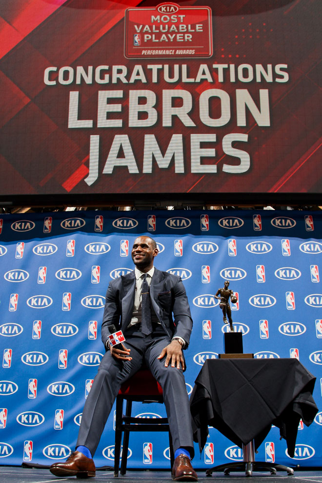 LeBron James fue el MVP de la temporada en la NBA por cuarta ocasin en su carrera.