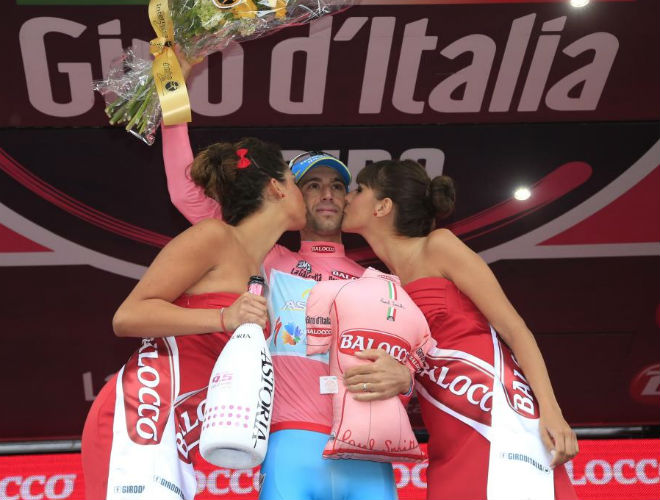 Nibali no tuvo excesivos problemas para mantener la 'maglia rosa' de la general pese al mal tiempo.
