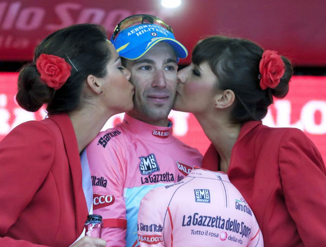 Nibali volvi a subir al podio de la 'maglia rosa' y ya ve ms cerca Brescia, aunque todava queda la montaa ms dura por delante...
