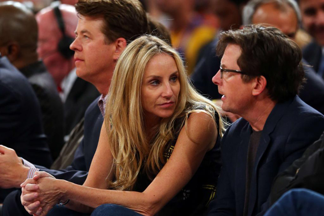 El actor Michael J. Fox y su esposa Tracy Pollan difrutaron a pie de pista del Madison del triunfo de los Knicks ante los Pacers.