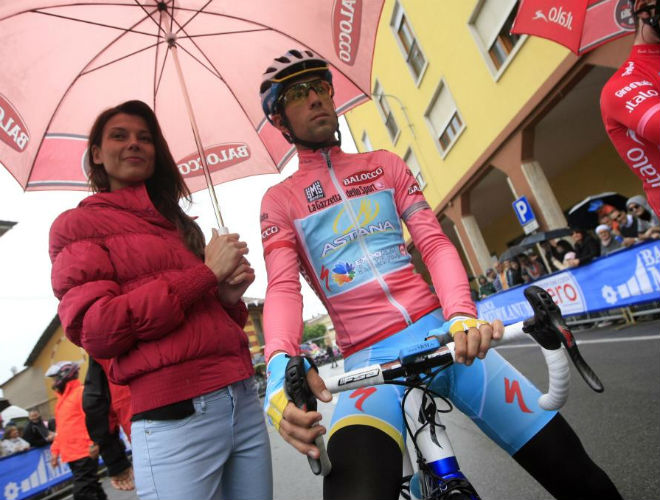 Nibali saba que se encontraba ante un da importante en su objetivo de ganar el Giro. El mal tiempo hizo que tuviera que tirar de casta.