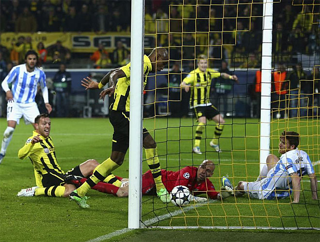 Una remontada 'in extremis' en el descuento, con gol ilegal de Santana incluido, meti al Dortmund en semifinales.