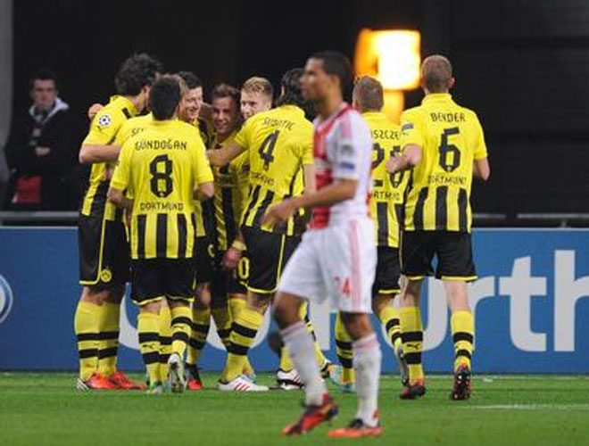 El Dortmund gole a domicilio al Ajax (1-4) y ense sus enormes recursos en ataque.