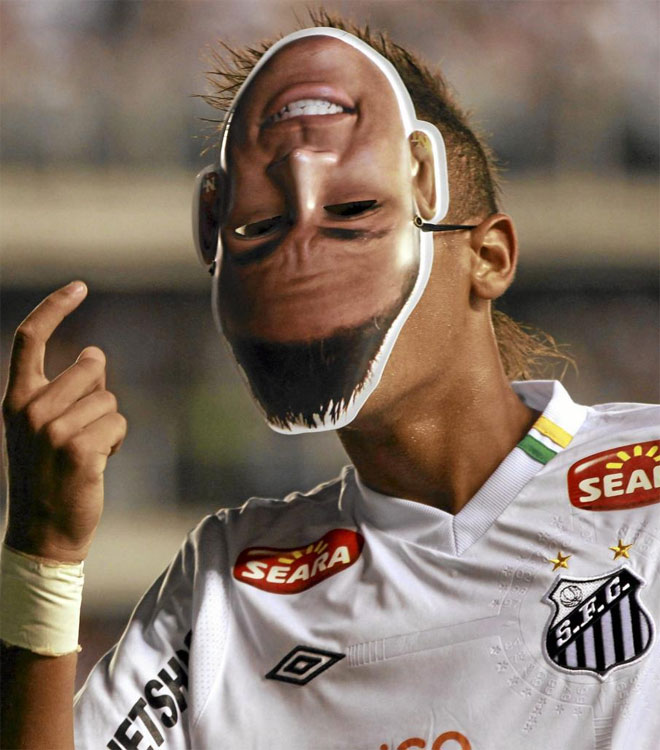 El brasileo celebr un gol colocndose una careta suya en la cara. Slo lo poda hacer l.