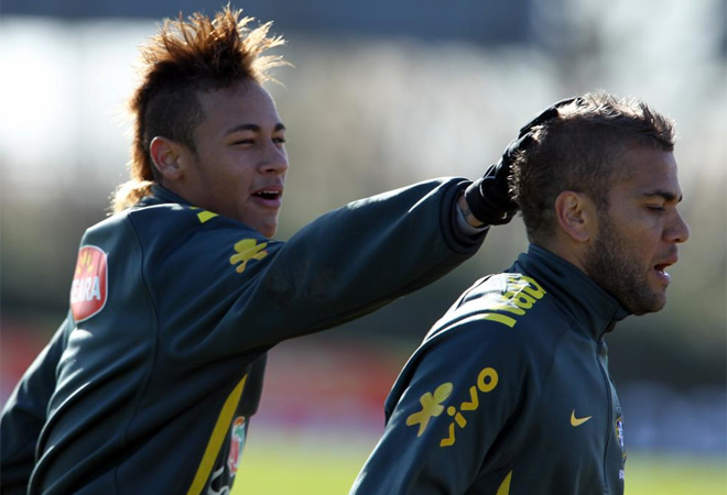Neymar es un to divertido. Que lo digan, por ejemplo, a Alves y lo que pas en entre entrenamiento de la 'canarinha'.