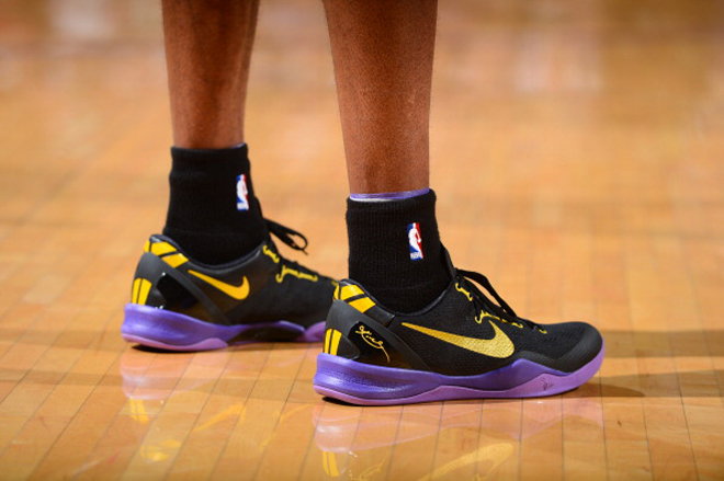 Kobe Bryant sigue siendo un icono de la NBA y como tal, vende. El escolta de los Lakers ocupa el segundo lugar de la lista con 50 millones de dlares vendidos en zapatillas.