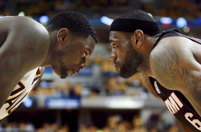 LeBron James y Lance Stephenson cara a cara en el cuarto partido de la final del Este entre Pacers y Heat.