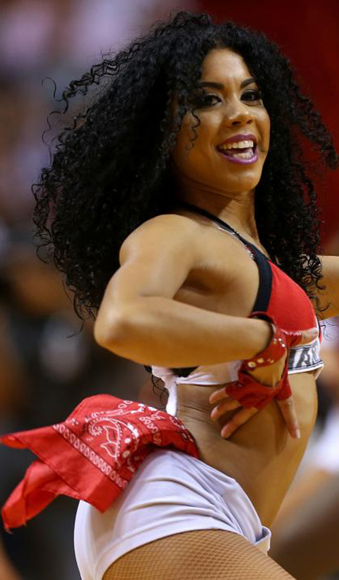 Las cheerleaders de los Heat se preparan para recibir a los Pacers en el quinto partido de la final del Este que est empatada 2-2.