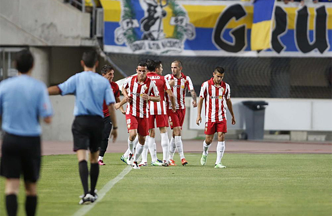Aleix Vidal hizo el primer gol del partido adelantando al Almera.
