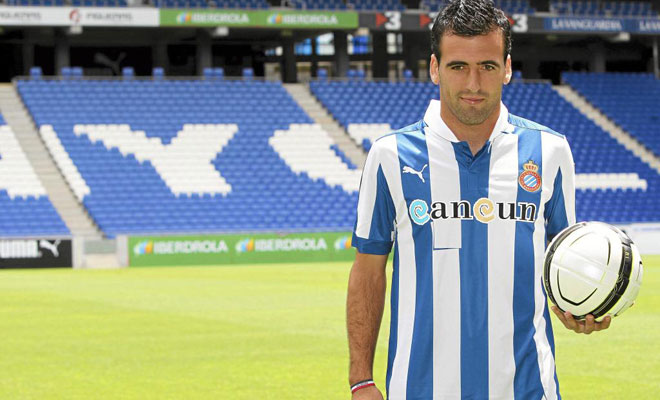 Juan Rafael Fuentes ha sido presentado nuevo jugador del Espanyol. El lateral, que procede del Crdoba y ha firmado por cuatro temporadas, asegura que "esto es un premio en lo personal y en lo profesional".