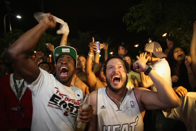 Las calles de Miami se convirtieron en una fiesta tras el triunfo de sus Heat en las Finales de la NBA.