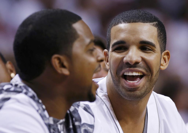 El artista musical Drake se lo pas grande en el partido final de las Finales NBA.