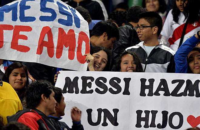 Los fans de Messi no dudaron en hacer al argentino ms de una proposicin indecente.