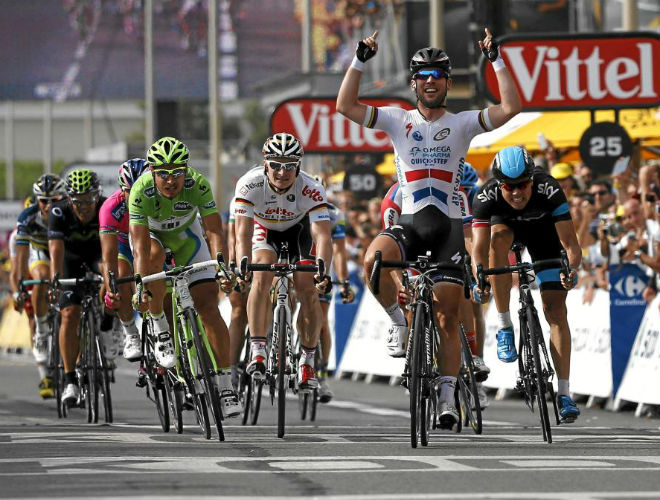 Cavendish firm su primera victoria en este Tour por delante de Boasson Hagen y de Peter Sagan.