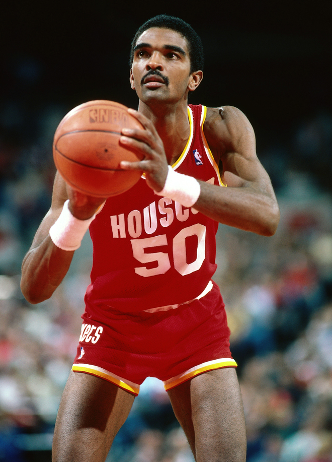Desde que fueron creados en San Diego, los Rockets siempre se han caracterizado por la presencia de un jugador dominante en la pintura. Hayes, Malone, Olajuwon, Yao, son algunos de los predecesores de Howard en este puesto.