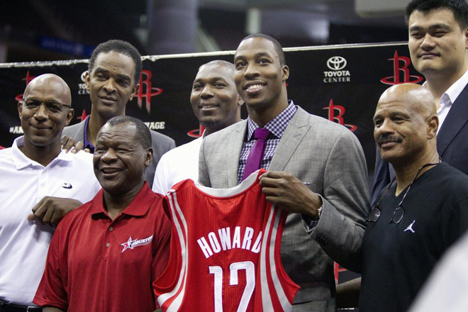 La ciudad de Houston se entreg en la presentacin oficial de Dwight Howard como nuevo jugador de los Rockets.