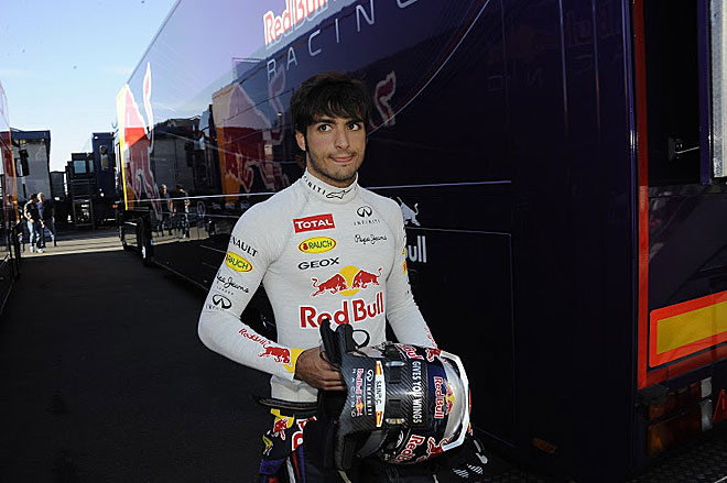 Tras probar el jueves el Toro Rosso Carlos Sainz Jr. se subió al Red Bull en la tercera y última jornada del Test de Jóvenes pilotos de Silverstone.