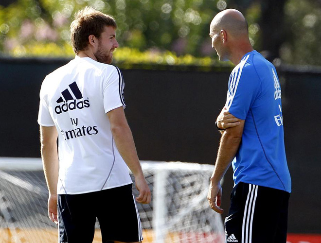 Zinedine Zidane y Asier Illarramendi, pasado y presente del Real Madrid.