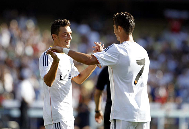 Cristiano y zil se entendieron de maravilla para fabricar los dos goles del Madrid.