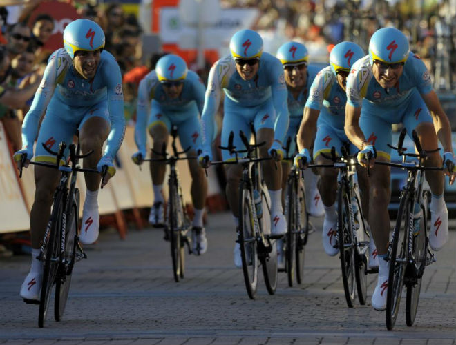 El Astana fue de menos a ms y complet una sensacional crono siendo el nico equipo capaz de bajar de la media hora.