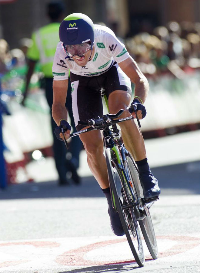 Alejandro Valverde sufri un pinchazo en el Alto del Moncayo pero se repuso bien y apenas cedi tiempo con Nibali.