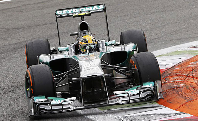 Tras su mala calificacin que le impidi estar en la Q3, Lewis Hamilton tuvo que emplearse a fondo en la carrera y, con unos ltimos adelantamientos soberbios, logr escalar hasta la novena posicin.