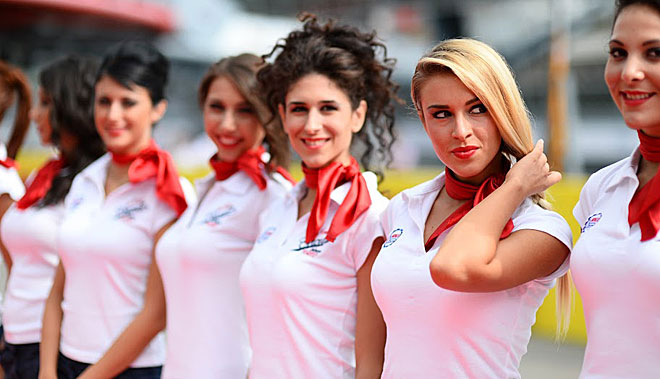 Algunas de las chicas del paddock del Gran Premio de Italia de Frmula 1 antes de la carrera.