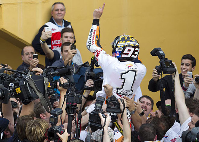 Marc Mrquez conquist el Mundial de MotoGP en su estreno en la categora y se convirti, a sus 20 aos, en el piloto ms joven en ganar el campeonato.