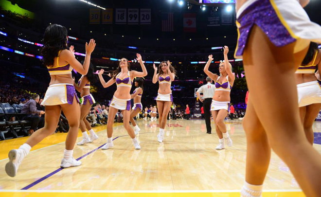 Las mticas Laker Girls, las famosas cheerleaders de los Lakers, fueron testigo de excepcin del triple-doble de Ricky Rubio en el Staples Center.