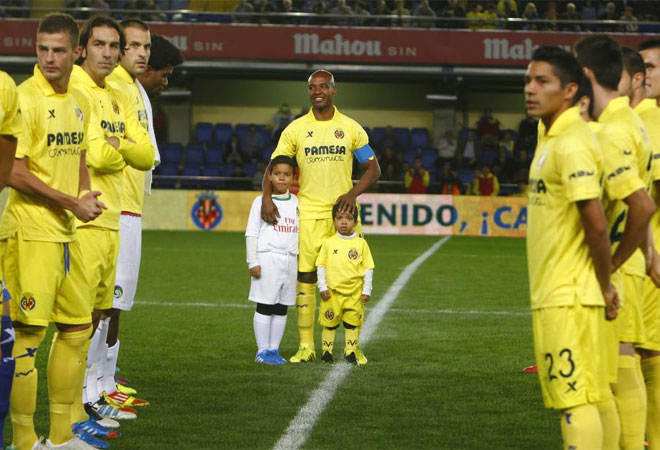 El centrocampista regres al El Madrigal con el Cosmos y port el brazalete amarillo. La aficin le dio el homenaje que se mereca.