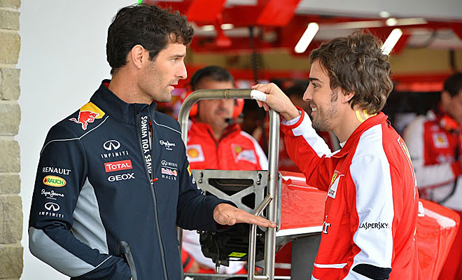 Mark Webber y Fernando Alonso mantuvieron una charla de buenos amigos.