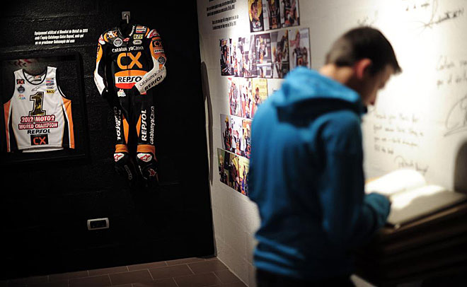 Cervera, la ciudad natal de Marc Mrquez, se ha volcado con su campen. La localidad catalana ha abierto una museo donde se exponen numerosas pertenencias del nuevo campen del mundo de MotoGP. Motos, imgenes, monos, cascos, etc... se pueden contemplar en la exposicin.