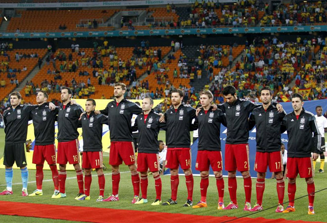 Del Bosque aline a diez jugadores que estuvieron en el Mundial de Sudfrica. El nico titular que no levant la Copa del Mundo el 11 de julio de 2010 fue Monreal.