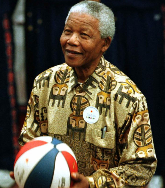 'Madiba' era un apasionado del baloncesto y le encantaba Dikembe Mutombo (Julio 1997)