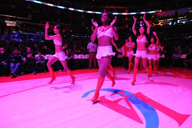 Las cheerleaders de los Clippers lo dieron todo en el partido que su equipo acab ganando a los Raptors.