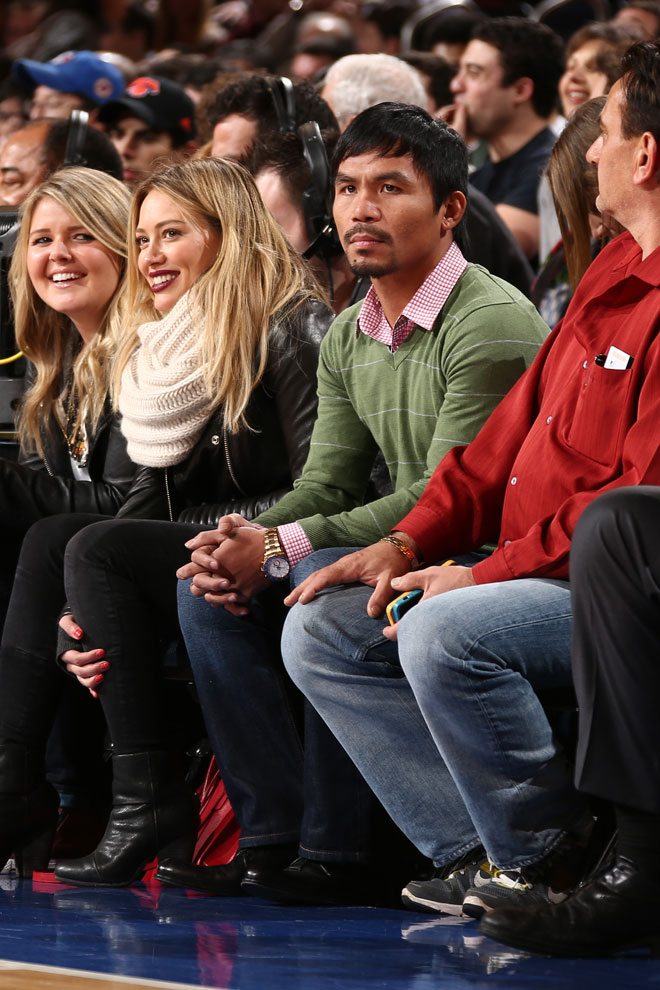 El boxeador Manny Pacquiao s que supo sentarse bien, muy cerquita de la actriz y cantante Hilary Duff, en el Madison durante el partido que enfrent a Knicks y Blazers.