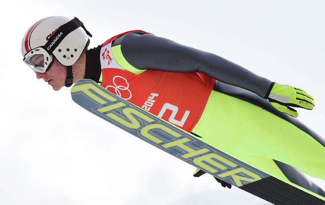 Qu se le pasa por la cabeza a un esquiador cuando est en el aire? En la imagen vemos al checo Tomas Portyk saltando en la prueba de 10 km saltos de esqu.