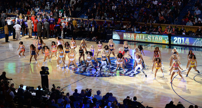 Las 30 mejores animadoras de la NBA se dan cita en New Orleans. Disfruta con las cheerleaders con mejor ritmo y estilo en el fin de semana de las estrellas. Ellas tambin brillan sobre la cancha.