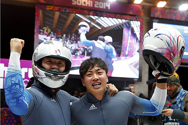 As reaccionaron Won Yun-jong y Seo Young-woo, el do surcoreano de bobsleigh, tras su actuacin en la final.