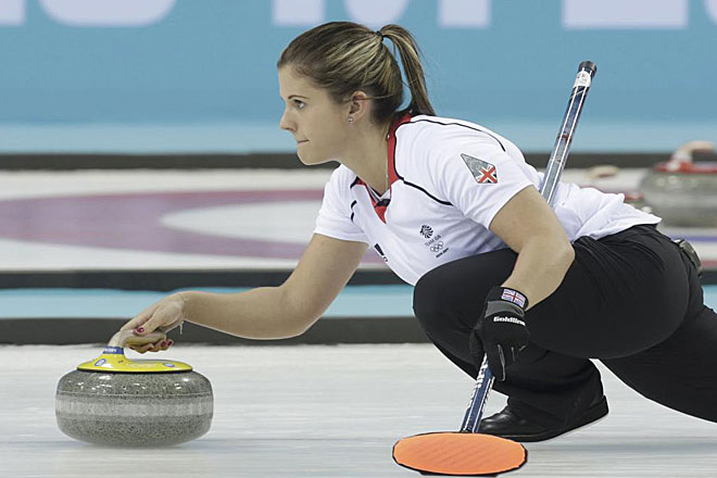 Sin lugar a dudas, la concentracin es un elemento clave en el curling. As lo demuestra la britnica Vicki Adams ante Dinamarca.