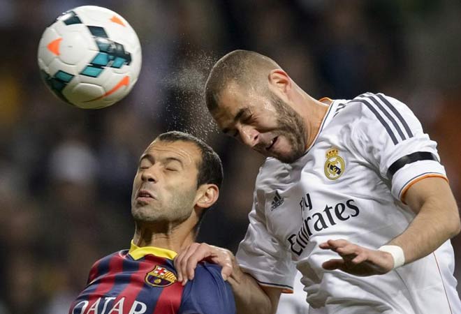 Revisit the best moves of the game with all the pictures from the Real Madrid-Barcelona game.