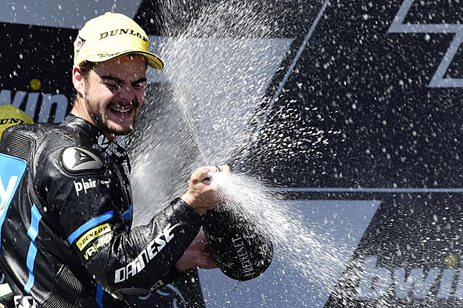 El italiano sum en Jerez su segundo triunfo consecutivo tras su victoria en Argentina. Fenati est a slo cinco puntos de Jack Miller, lder del Mundial de Moto3.
