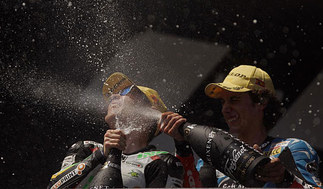 Efrn Vzquez consigui su primer segundo puesto en Moto3 mientras que Rins subi por primera vez al podio esta temporada.