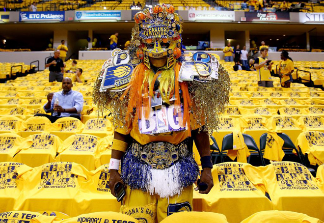 La ciudad de Indianpolis se ha teido de amarillo para animar a sus Pacers contra los Heat de LeBron James en las finales de la Conferencia Este de la NBA.