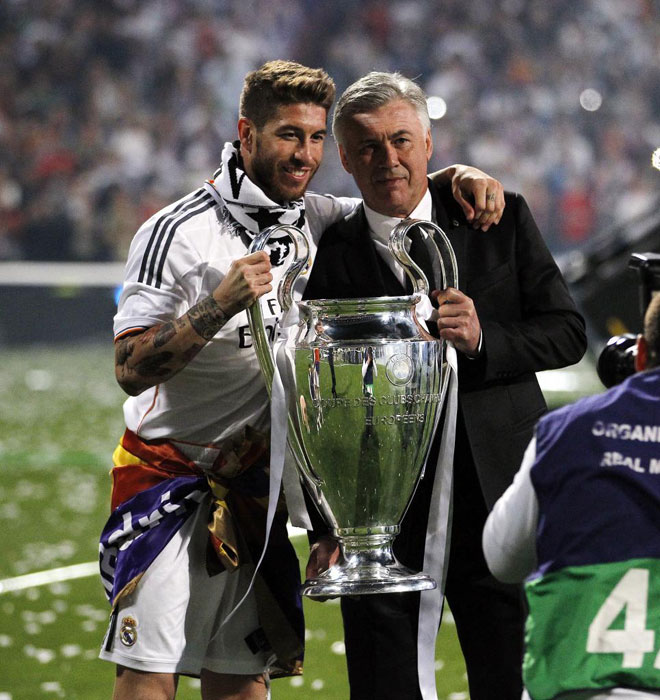 Ramos y Ancelotti posan con la Copa de Europa. Han sido dos de las claves para reconquistar el continente.